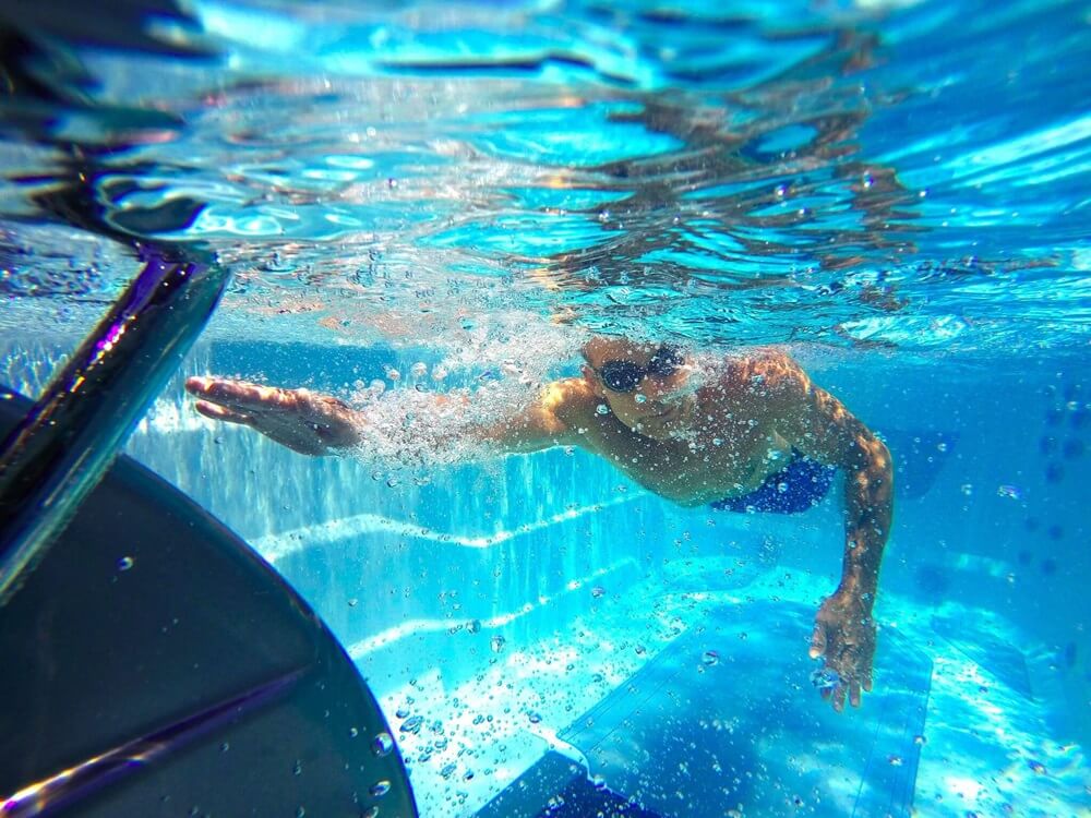 onaya-rennes-routedumeuble-saint-malo-35-pisciniste-installateur-spa-de-nage-EndlessPools-nage-a-contre-courant-tapis-de-course-nageur-debutant-expert